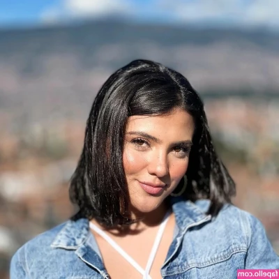 Emmiily_z [ emmiily-z ] - I got a strap if anyone is interested in pics of me wearing it 😳