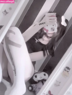 urdressupdoll - Why rock around the Christmas tree when you can casually lunge around