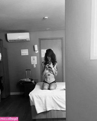 Ana Canas [ ana-canas ] - i'll be asking you all a VERY important question at 2pm 💙