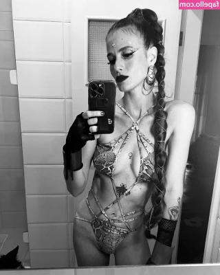 Ana Canas [ ana-canas ] - i love pinkkkk ~~ whats your fav color? comment below 💕