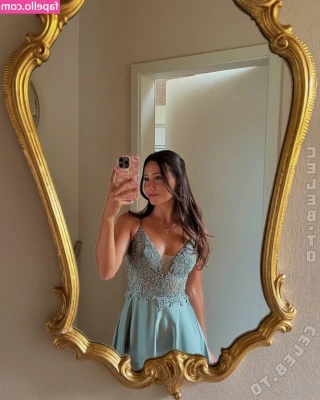 Sophia Chiara [ sophia-chiara-1 ] - What song do you think I'm listening to?