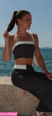 Eileen_lcm [ eileen-lcm ] - The size of my room. 😩 This is the only narrow space where I can