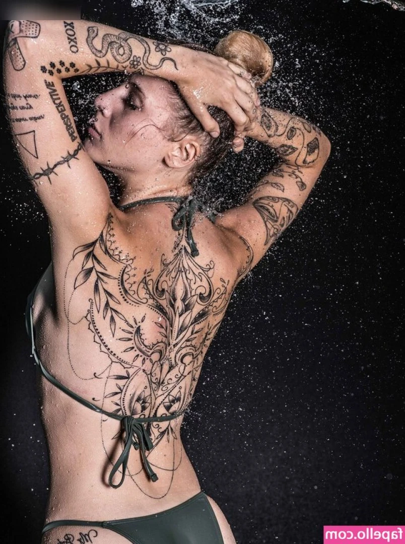 Lisaxptc - Heel and barefoot shots taken by @thefeetguide