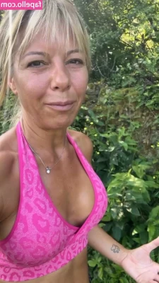 Babs Kijewski [ babs-kijewski ] - Should I move my arm??