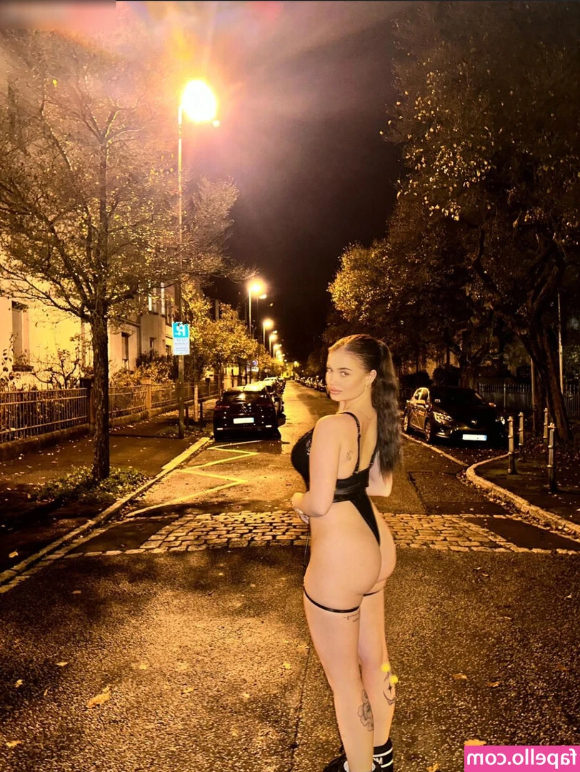 Milena Sing [ milena-sing ] - Rebills check your dm 😈🚗💦