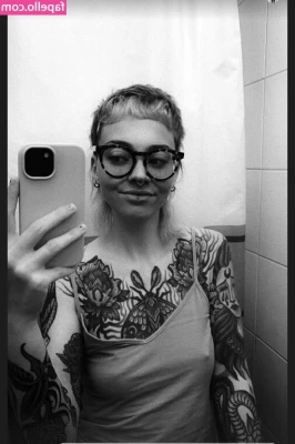 Julia Crds [ julia-crds ] - Hello darkness... Monday vibes.