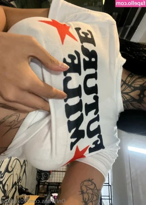 x0x0babe - My pussy is getting so hairy, wanna see?