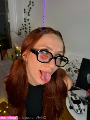 Hanna Ginger [ hanna-ginger ] - Want to undress me baby