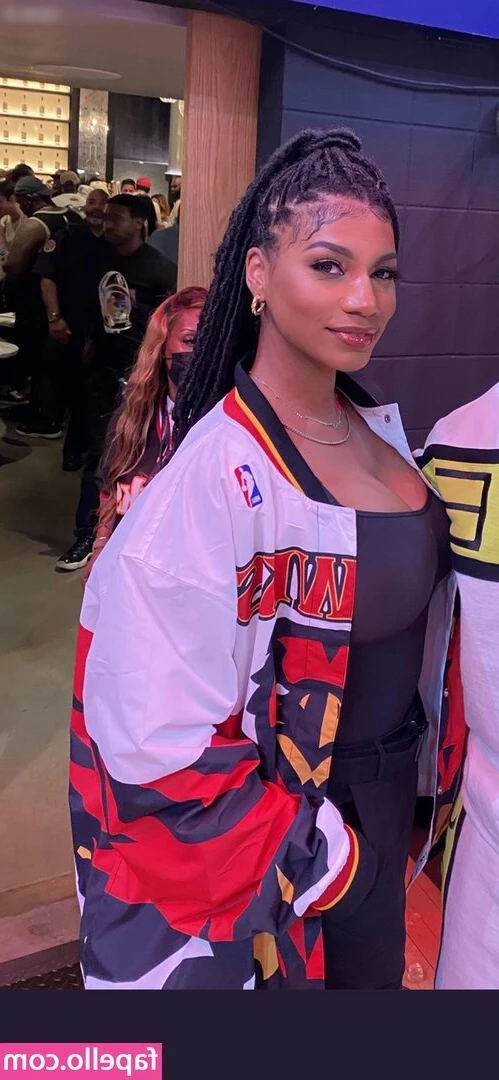 Taylor Rooks [ taylor-rooks ] - ☀️What do you think of the view? 🍑x