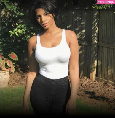 Taylor Rooks [ taylor-rooks ] - Toes