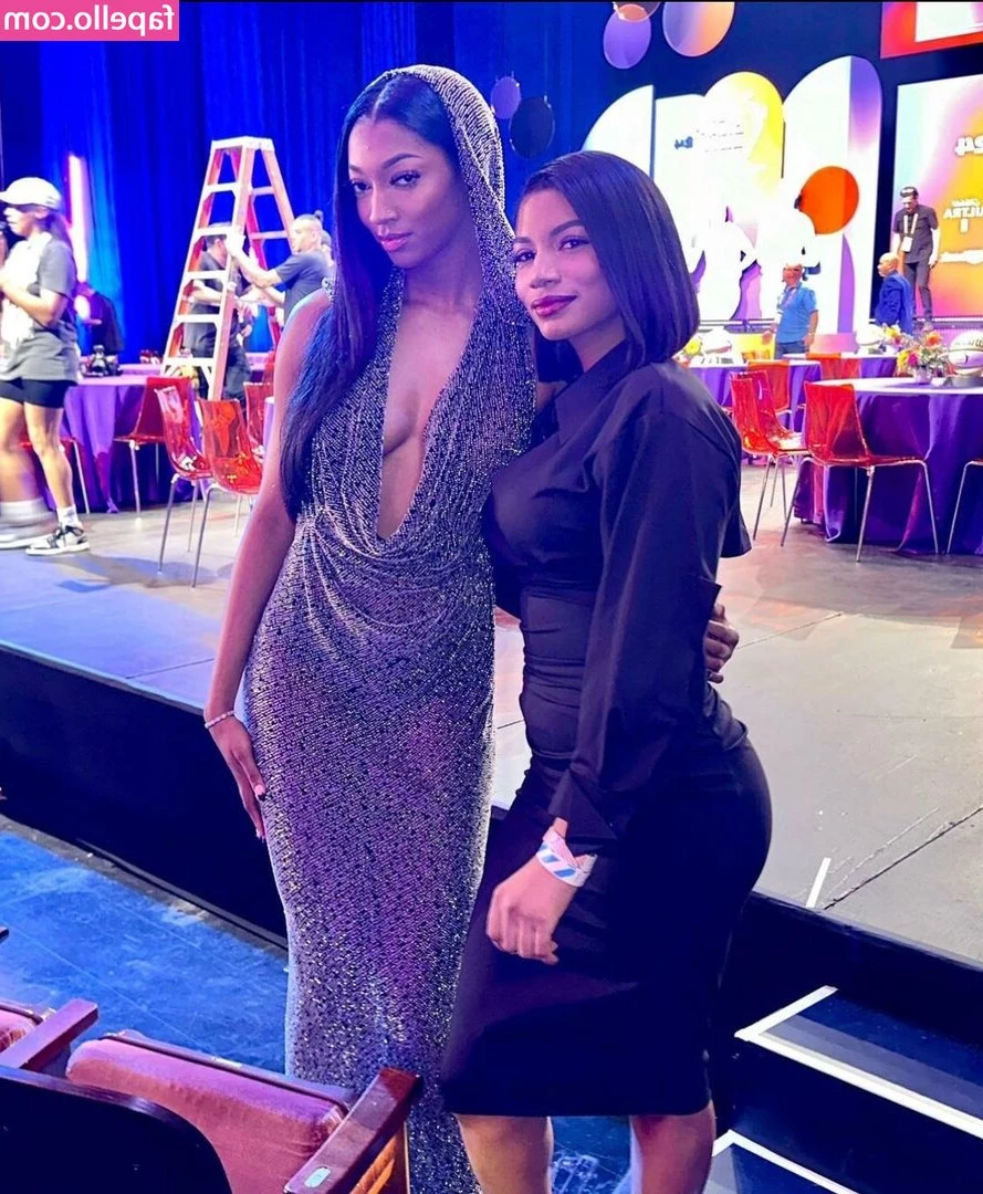 Taylor Rooks [ taylor-rooks ] - What would you do if you were here right now~🖤✨✨