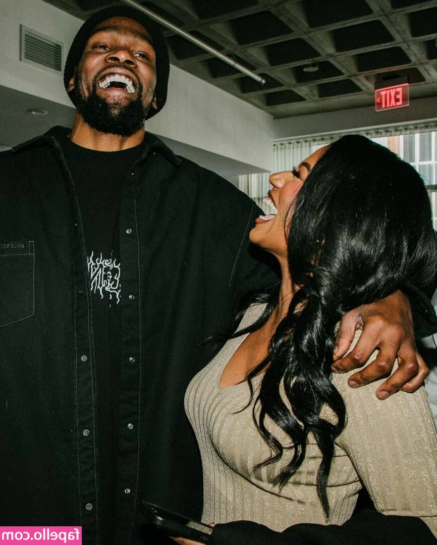 Taylor Rooks [ taylor-rooks ] - Mmmmmm tasty  Old vid thought it was hot  I want to upload short