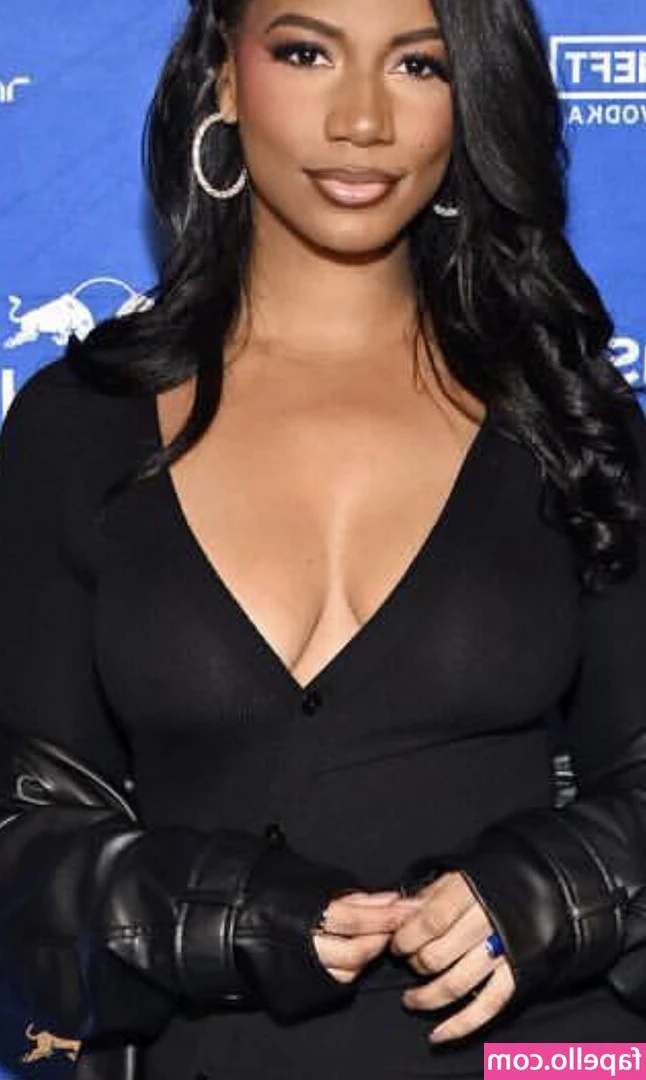 Taylor Rooks [ taylor-rooks ] - Striptease in my Garden