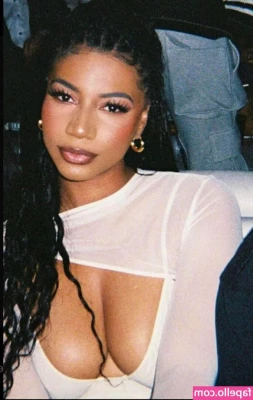 Taylor Rooks [ taylor-rooks ] - My booty is finally home from work 👍