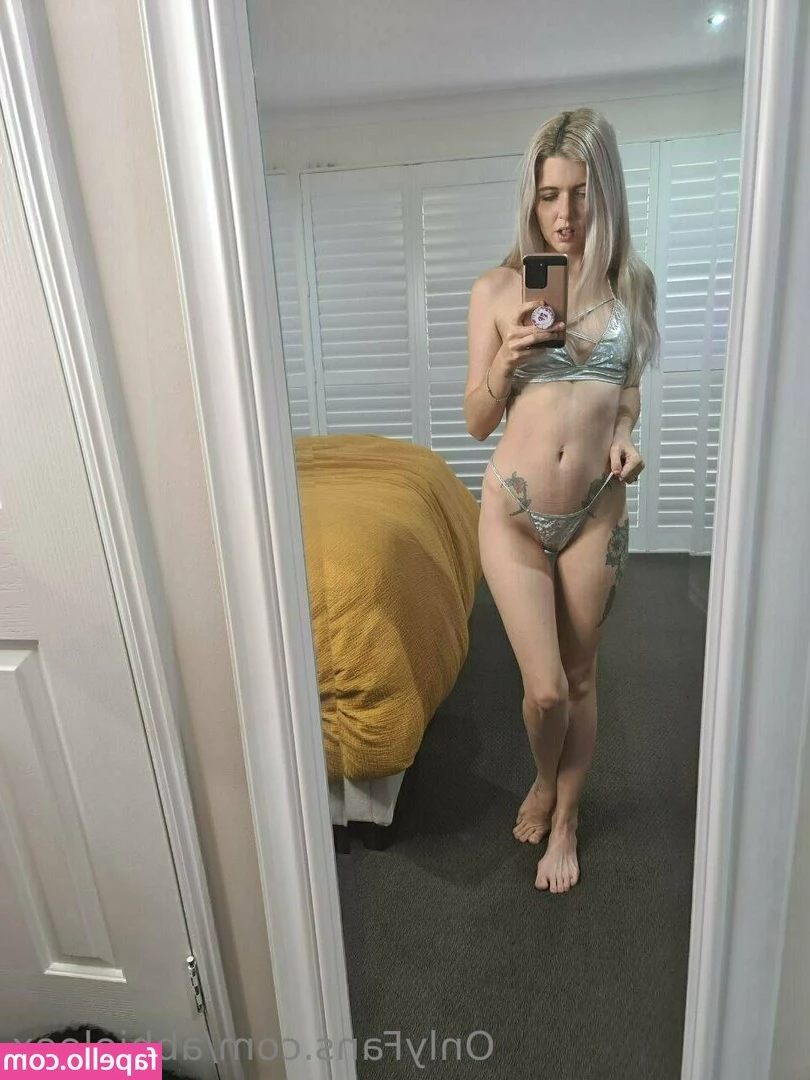 abbieleex - Ive been so horny  need someone to come help me with that