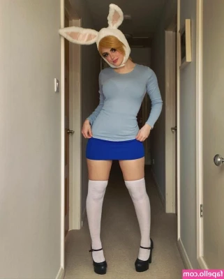 Kyranekko - Just got finished filming customs and dick rates!!! Ask me about my