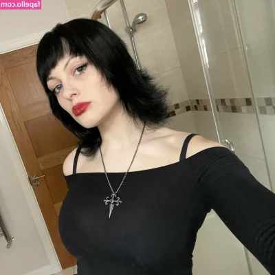 Kyranekko - Mornings are better without a top on! 😘👄
