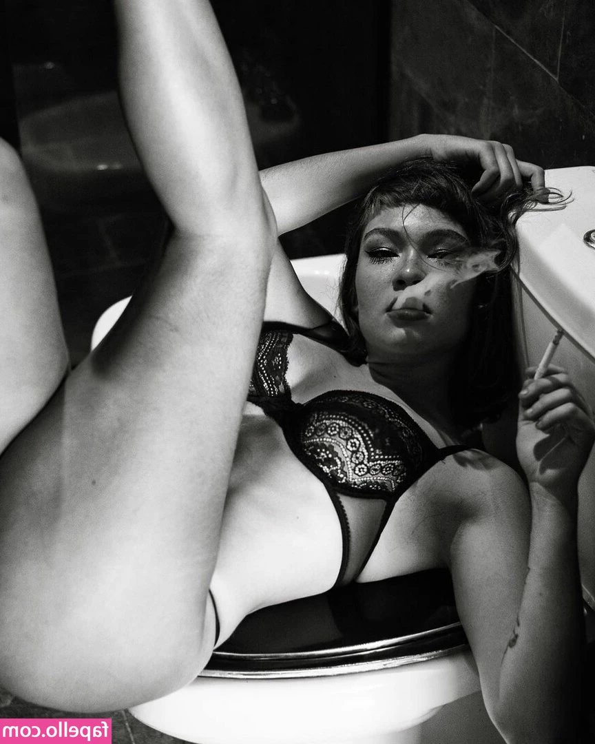 Jade Baraldo [ jade-baraldo ] - Trying to find a cowboy I can ride until he cant take it anymore! All