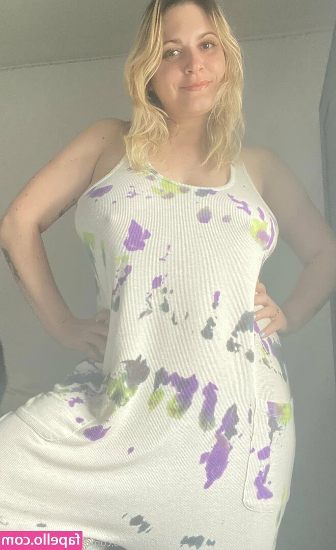 Lindsay Felton [ lindsay-felton ] - Cum bite my tongue