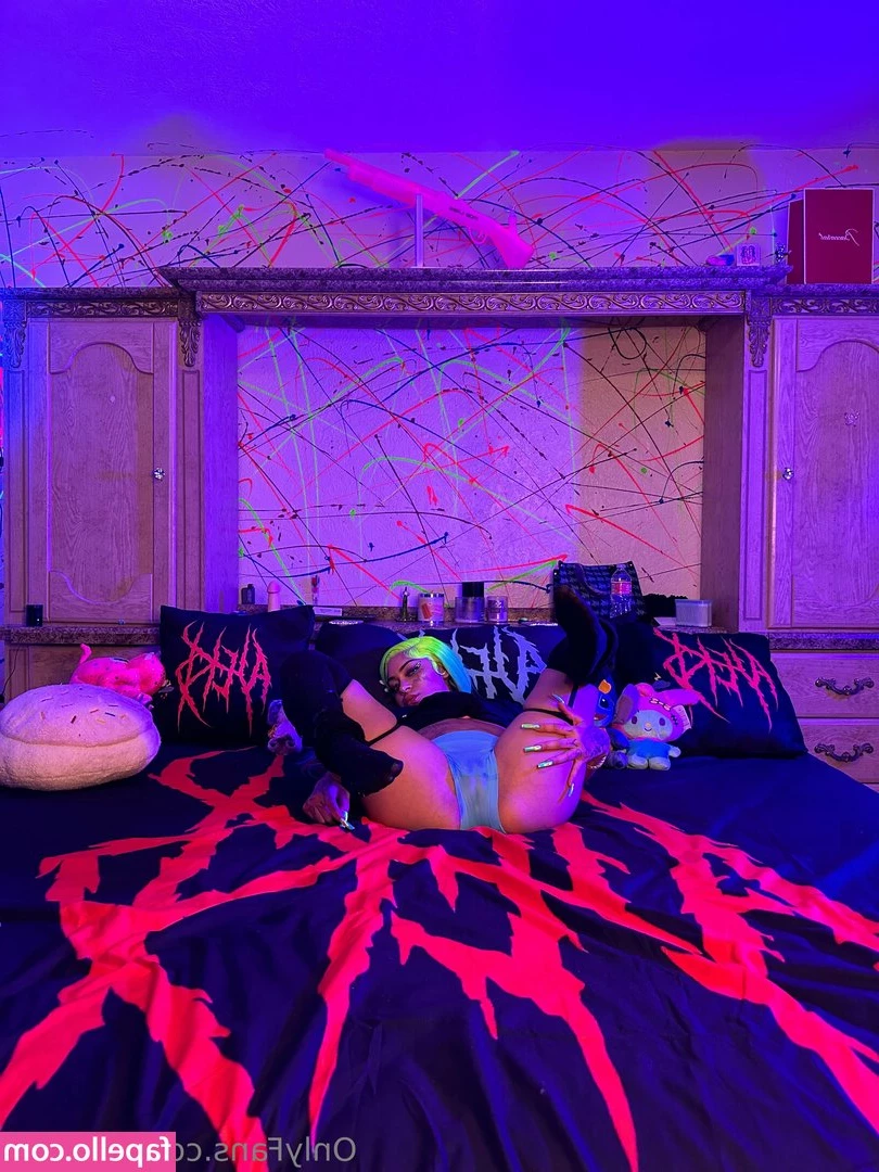 ayleksx - Good morning      Remember ads and shoutouts   only stay up for 24