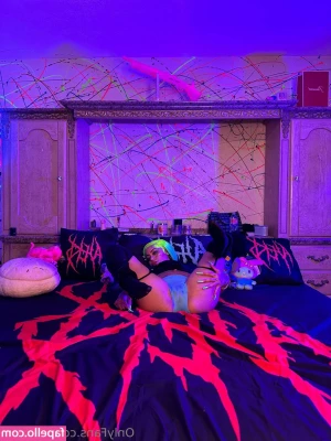 ayleksx - Good morning      Remember ads and shoutouts   only stay up for 24