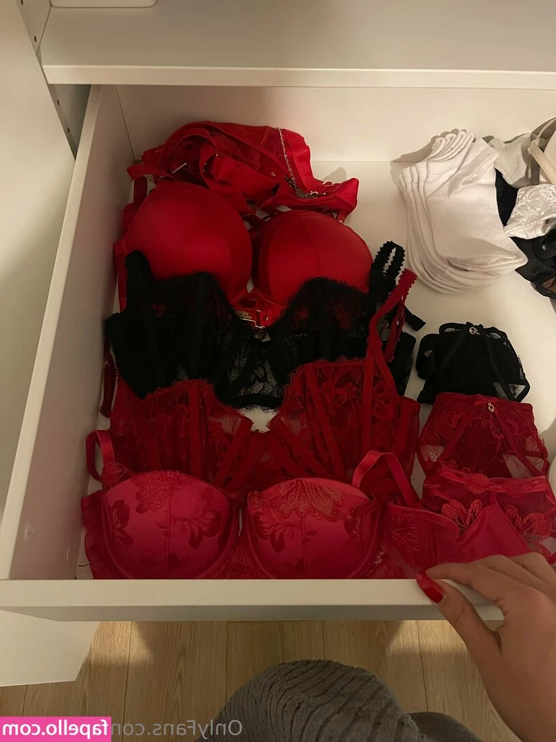 mia_rodd [ mia-rodd ] - Maybe I am gettin more comfortable lol;)