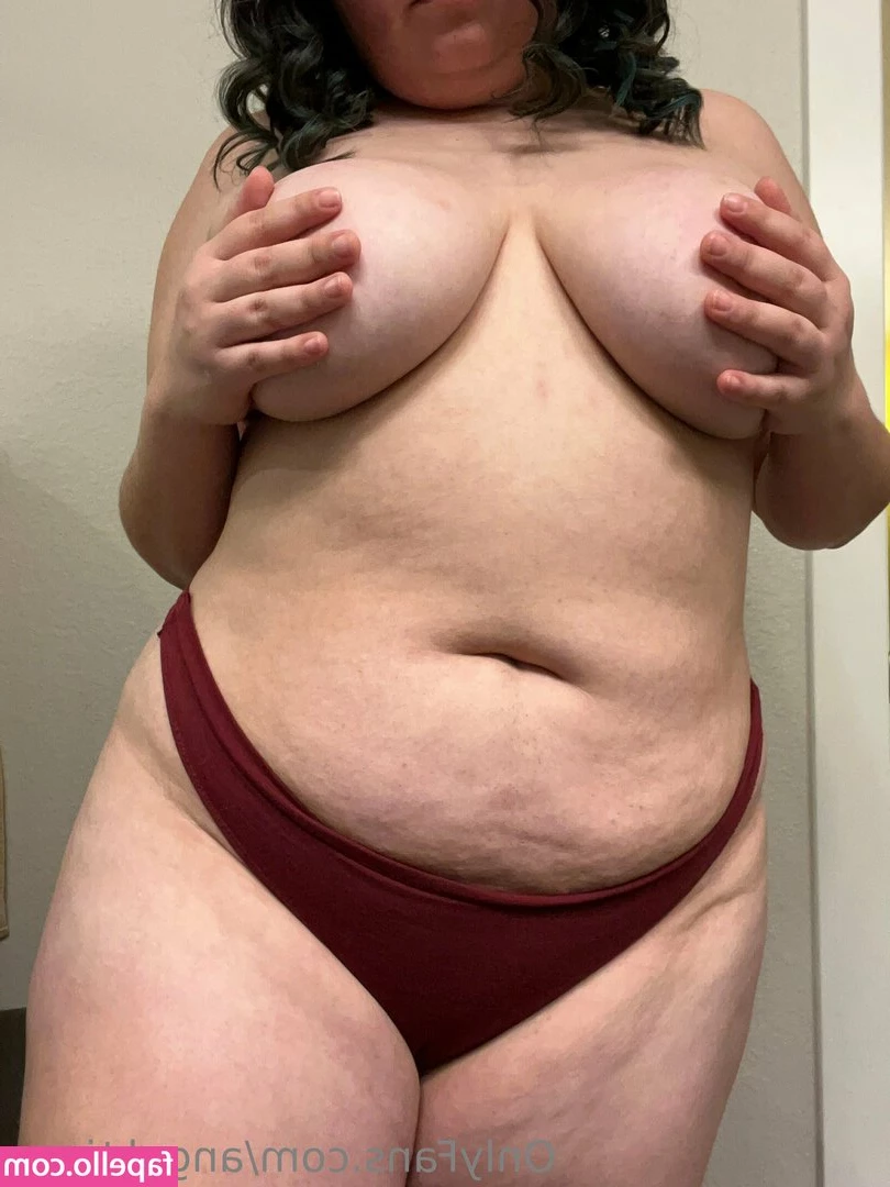 angel.tique [ angel-tique ] - Tittttyyy TUESDAYY for Youuu Papasss☺️💦😋