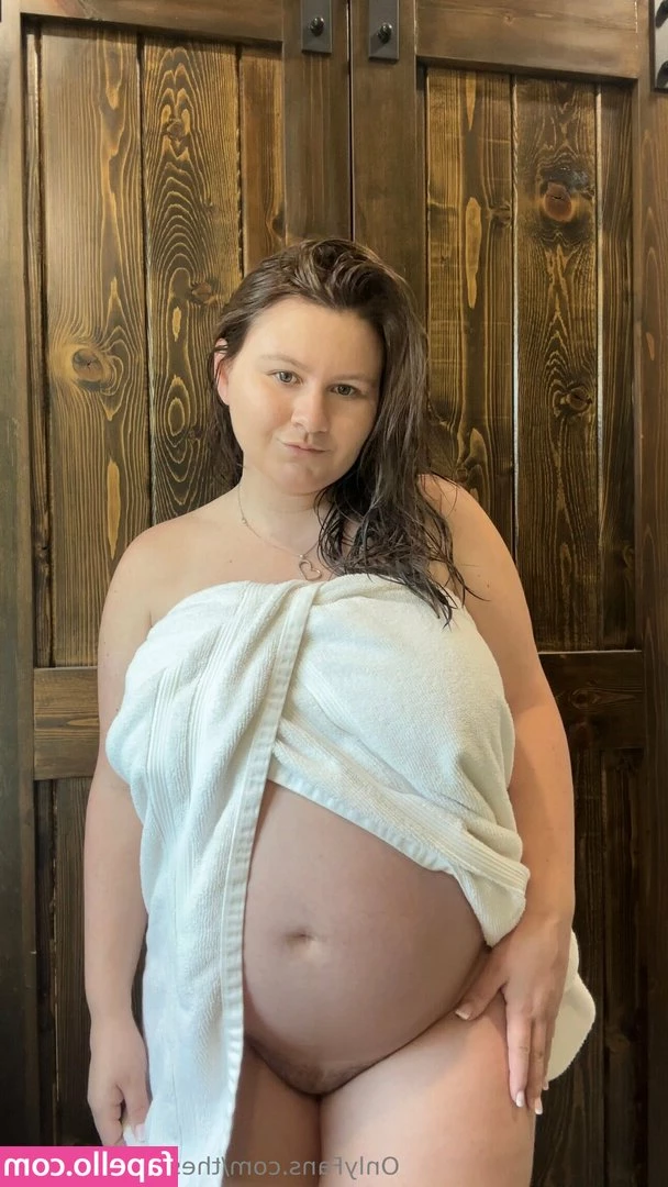 pregnantminxx - Taking the boobies outside tonight