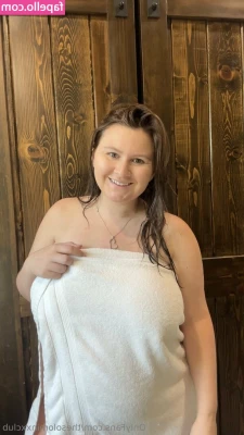 pregnantminxx - just watching elf and sucking dick  merry xmas
