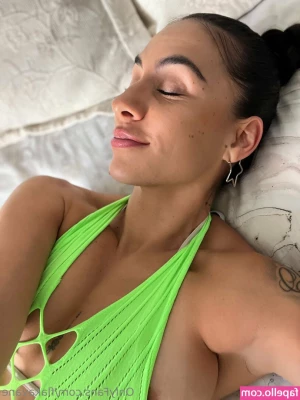 flakavane - Have you guys been naughty or nice this year?🤔😏