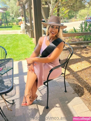 caribbeansolezlounge - Close up of me bending over putting the laundry away