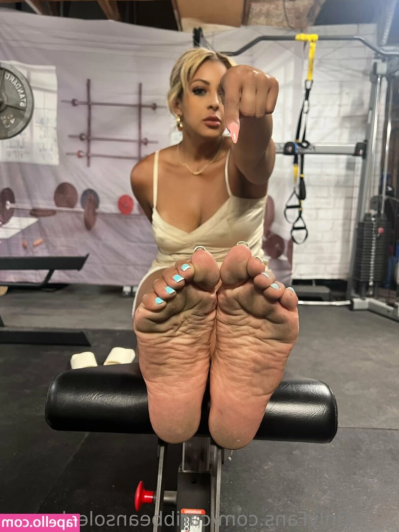 caribbeansolezlounge - Lewd hand holding? Yes pls