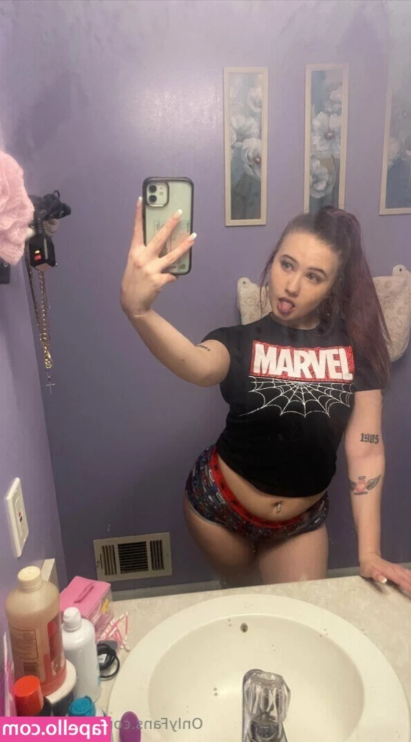 bellajadeee - waiting on my next command