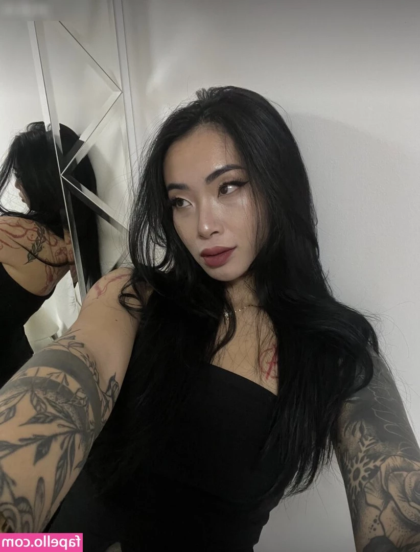 asianiina [ asianiina-1 ] - Look who has some fun!