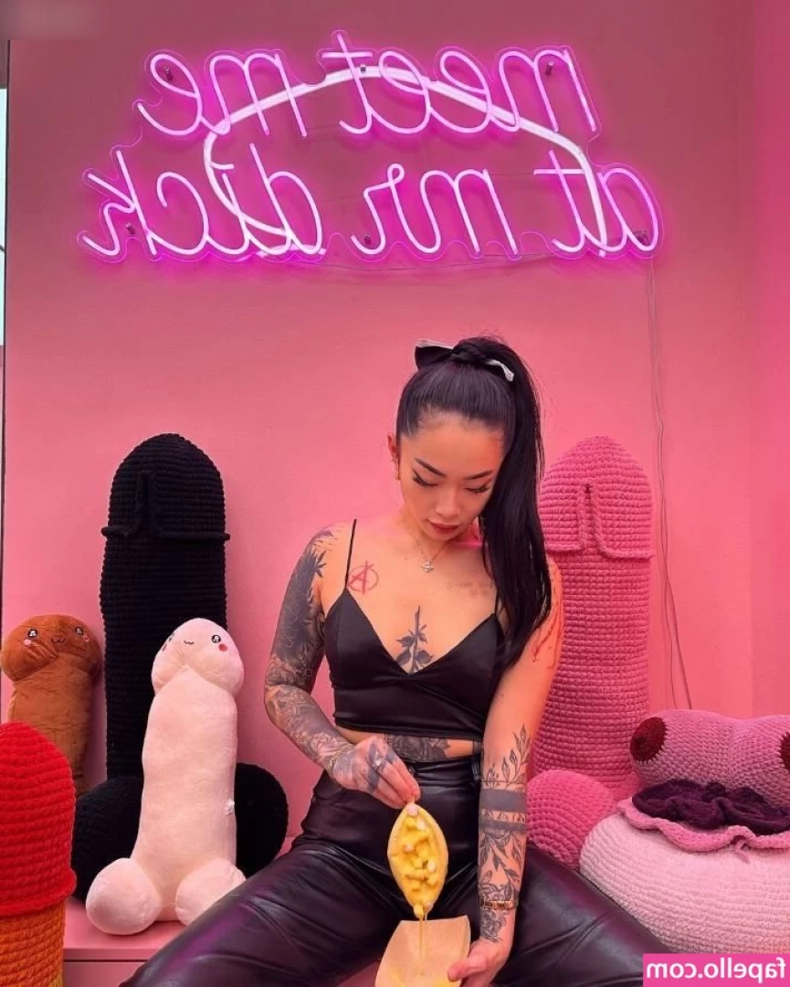 asianiina [ asianiina-1 ] - Would You Believe Me If Told You I Enjoy Sucking  cmbb848 More Than