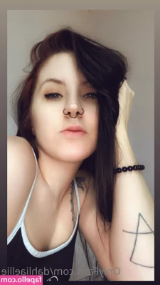 dahliaellie - place face here