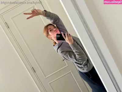 alexknight - I love to touch my tits… wanna play with them!?!?  (My VIP page has