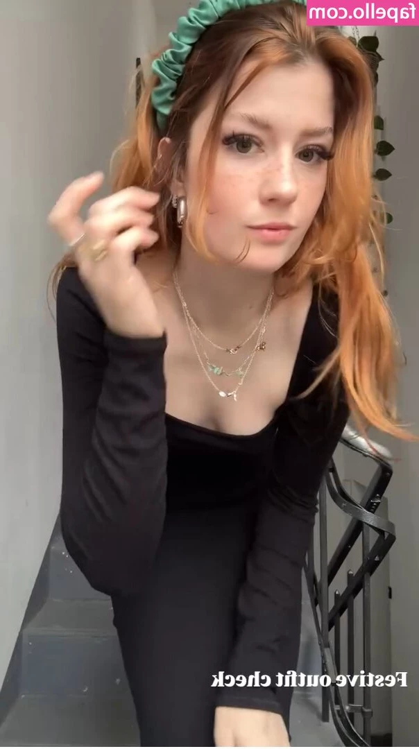 Leonie Busse [ leonie-busse ] - This tight hole needs a tongue