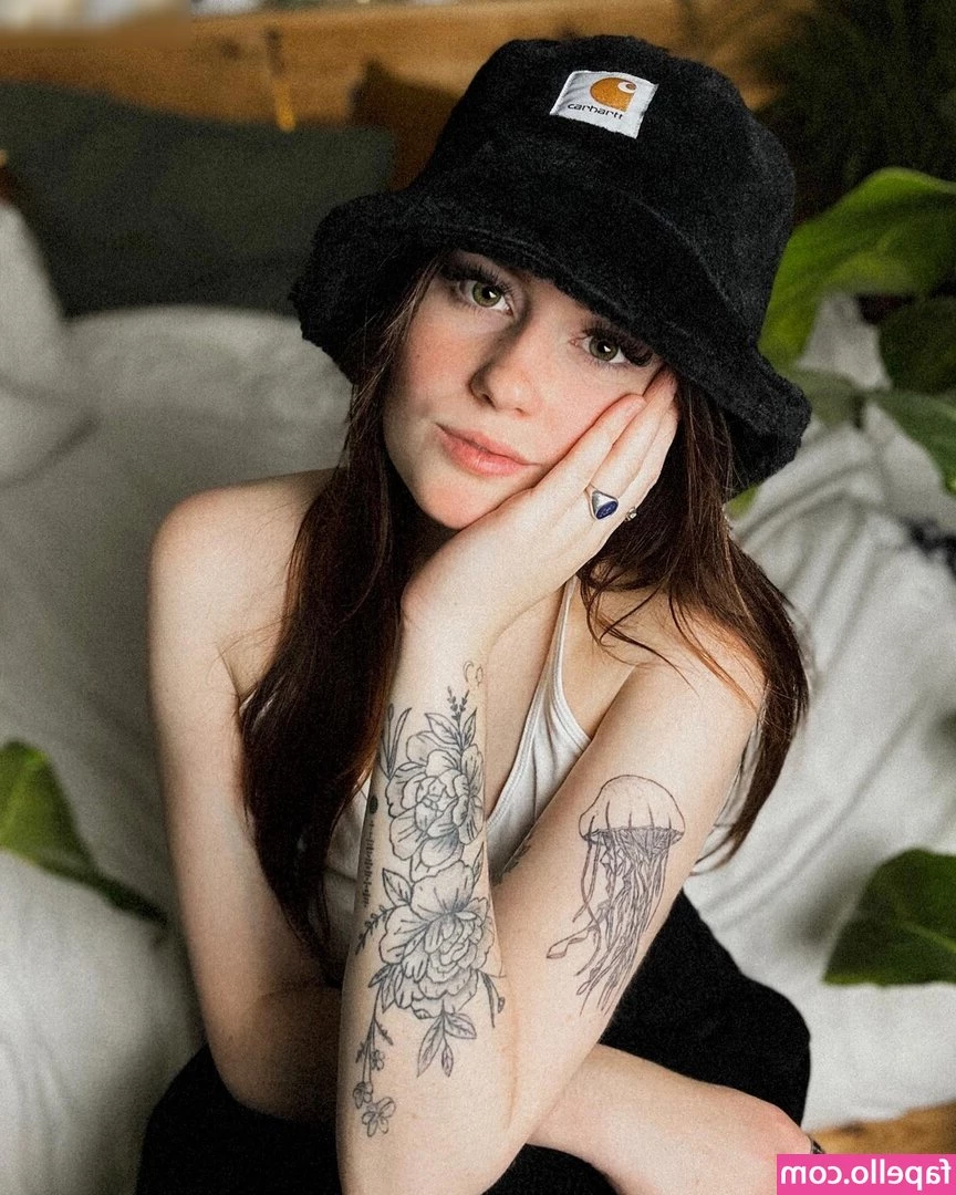 Leonie Busse [ leonie-busse ] - You will see me smoke and then I will give you a blowjob