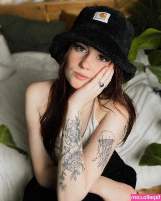 Leonie Busse [ leonie-busse ] - You will see me smoke and then I will give you a blowjob