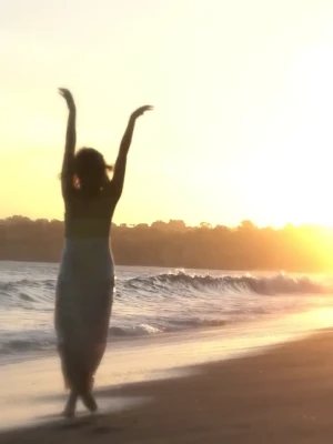 Bailee Madison [ bailee-madison ] - Message me and tell me what you want to see today baby!