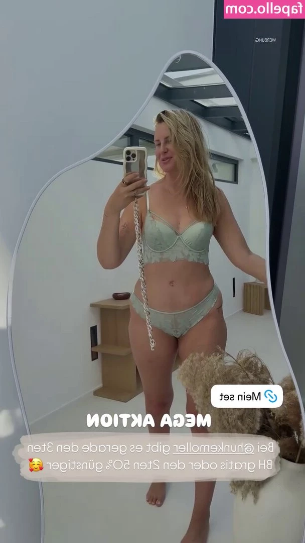 Maren Wolf [ maren-wolf ] - Can you Please Vote for me🙏🏻  The Bazowie Awards i would love