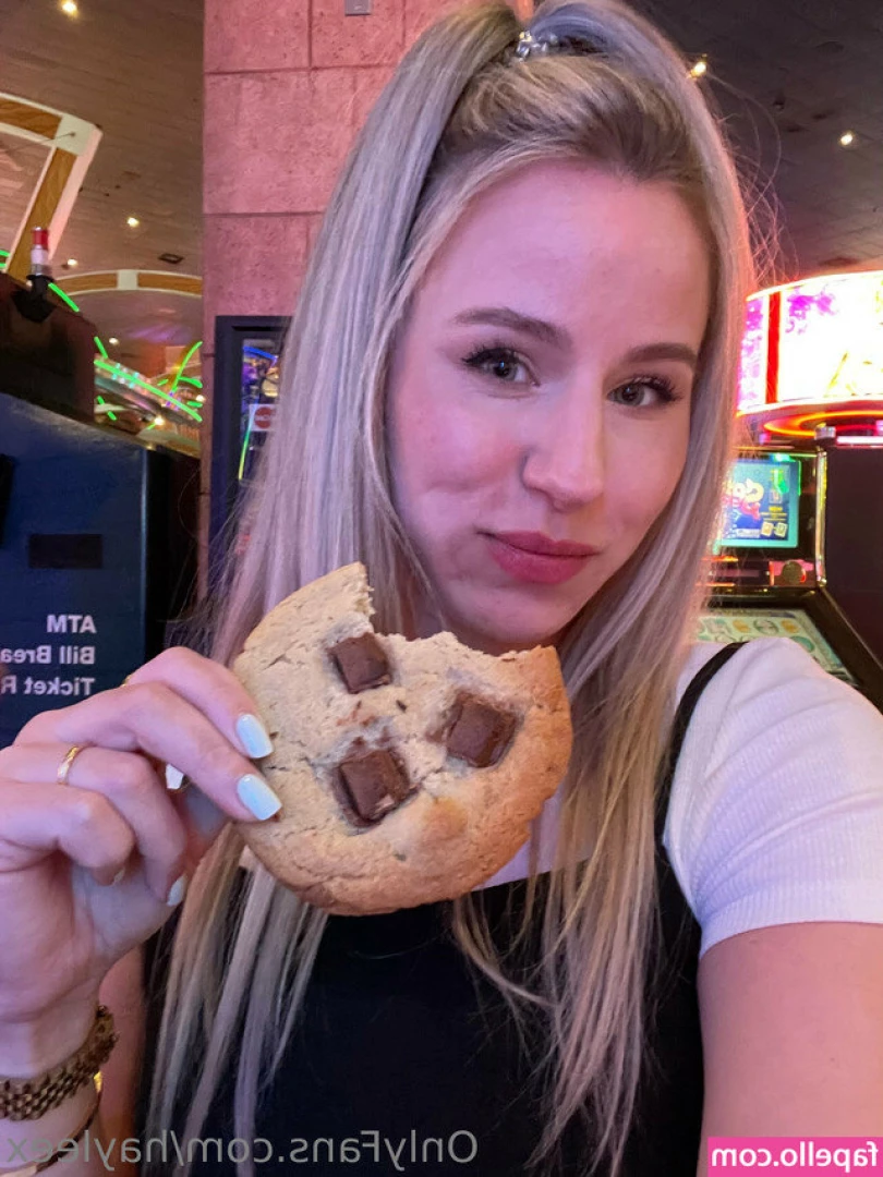 Hayleex - The first time we recorded a video of us fucking for someone else (it