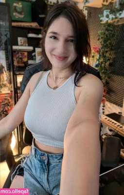 Haselnuuuss - Daddy's gift: Nice set of close-up and spreading pussy in this nice