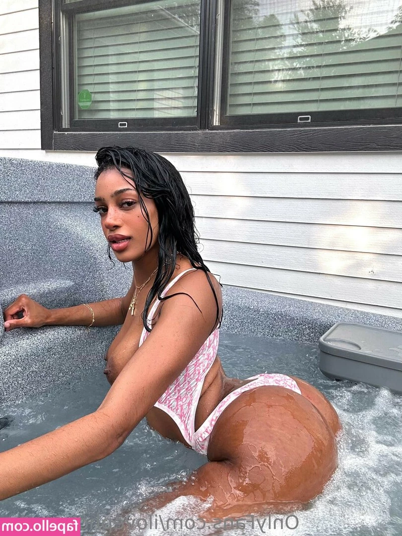 drayadominicana - Tonight’s big video will be wetttt! 💦 🛁 🥵