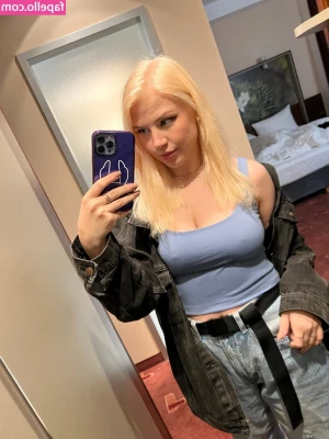 Maji - Who likes feet & ass 🤗