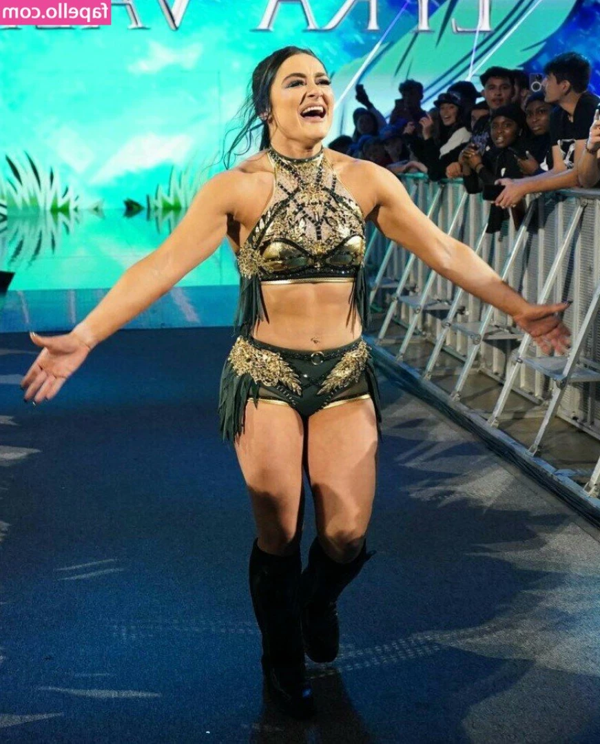 Lyra Valkyria [ lyra-valkyria ] - I like t0 jiggle you all know this 🤣