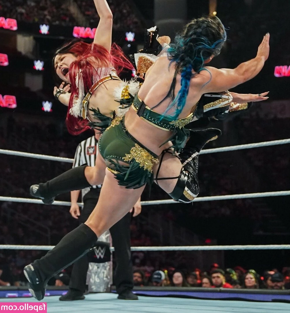 Lyra Valkyria [ lyra-valkyria ] - Twirl your tongue and suck her soul out that booty