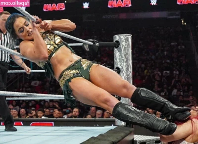 Lyra Valkyria [ lyra-valkyria ] - It’s Wednesday 🌭 🤍 ladies send pics of whatever you would