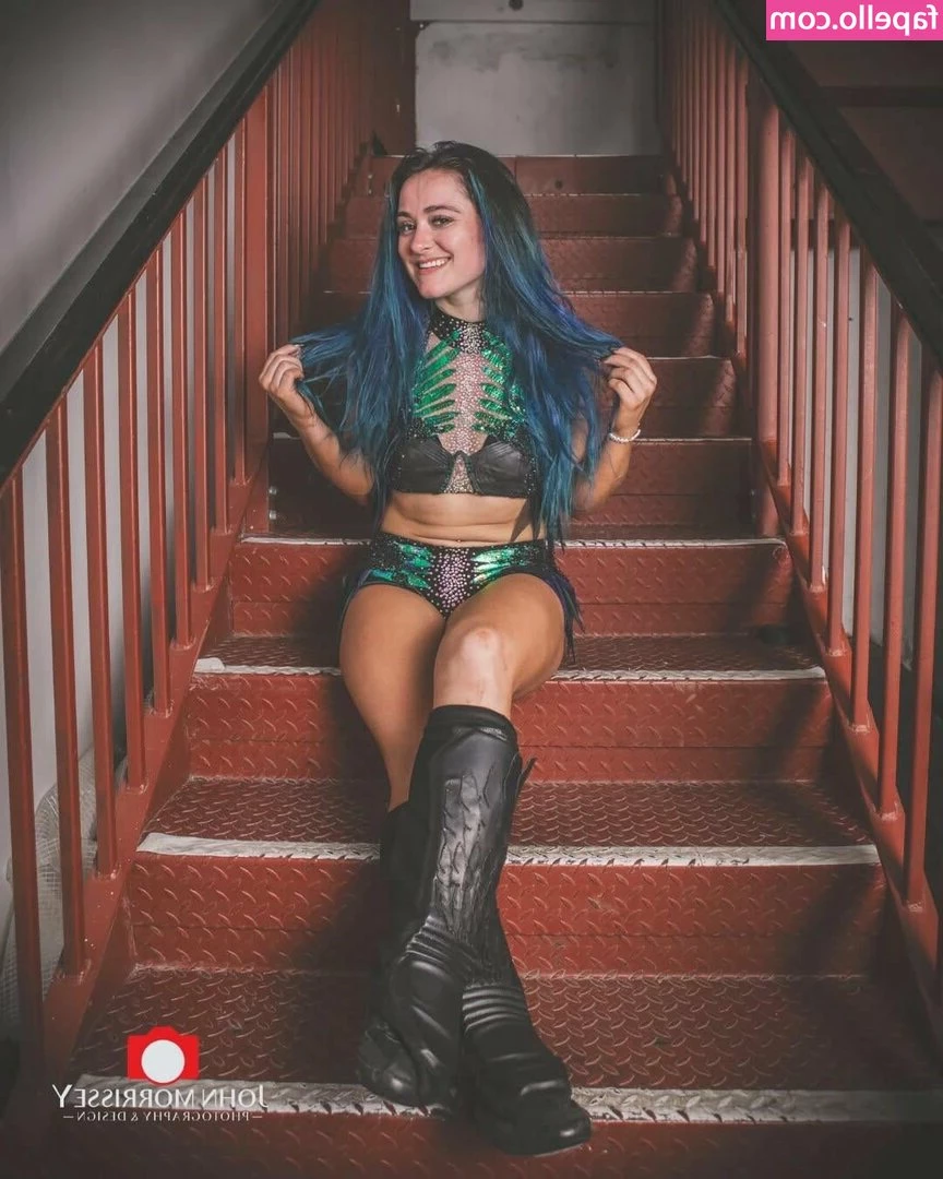 Lyra Valkyria [ lyra-valkyria ] - Don’t worry I haven’t forgotten about you DIE- HARDS 💦 LIKE